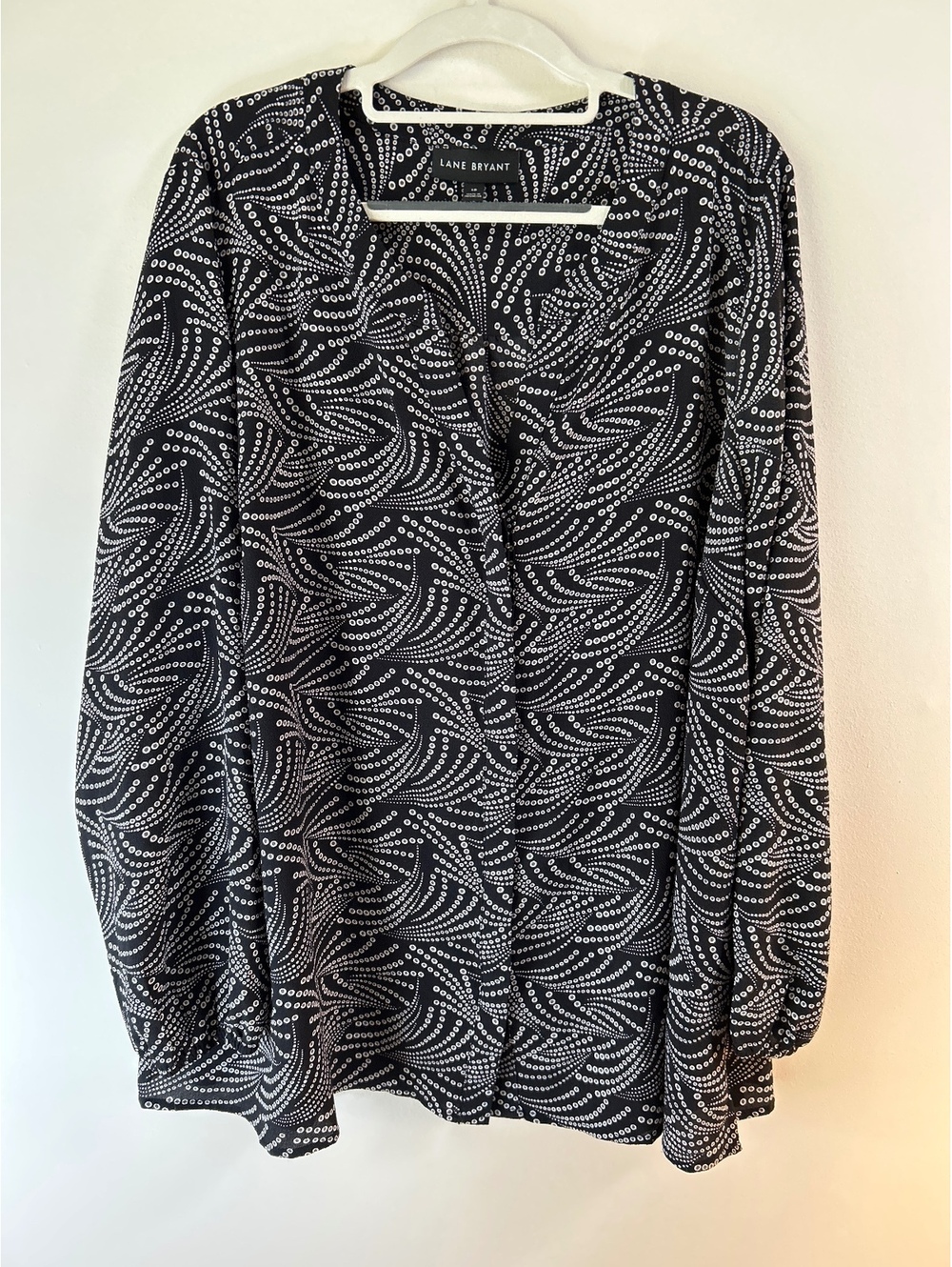 Lane Bryant Women’s Size 18 Black and White Patterned Long Sleeve Blouse
